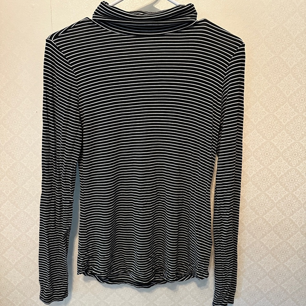 SO Black & White Striped Turtleneck SZ s